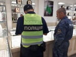 чергове резонансне пограбування з незрозумілою поведінкою охоронника